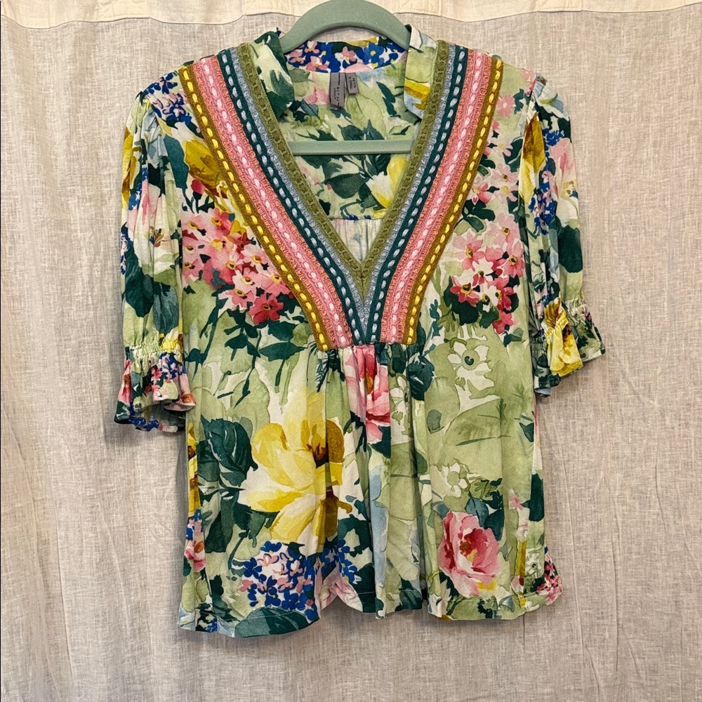 Floral V-Neck Puff Sleeve Blouse in Light Green